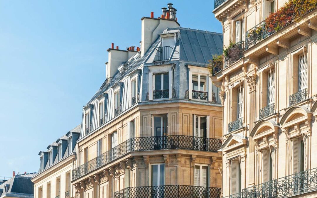 Acheter un bien immobilier en France quand on vit à l’étranger : lire, comprendre, s’entourer